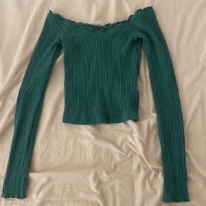 Abercrombie & Fitch // Green off-the-shoulder long sleeve crop top // XXS
